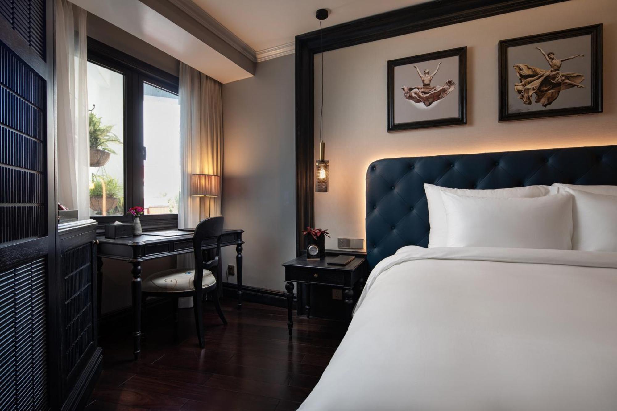 Executive Room External Window