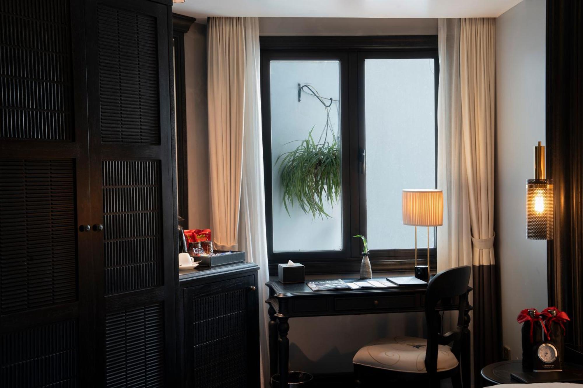 Executive Room External Window
