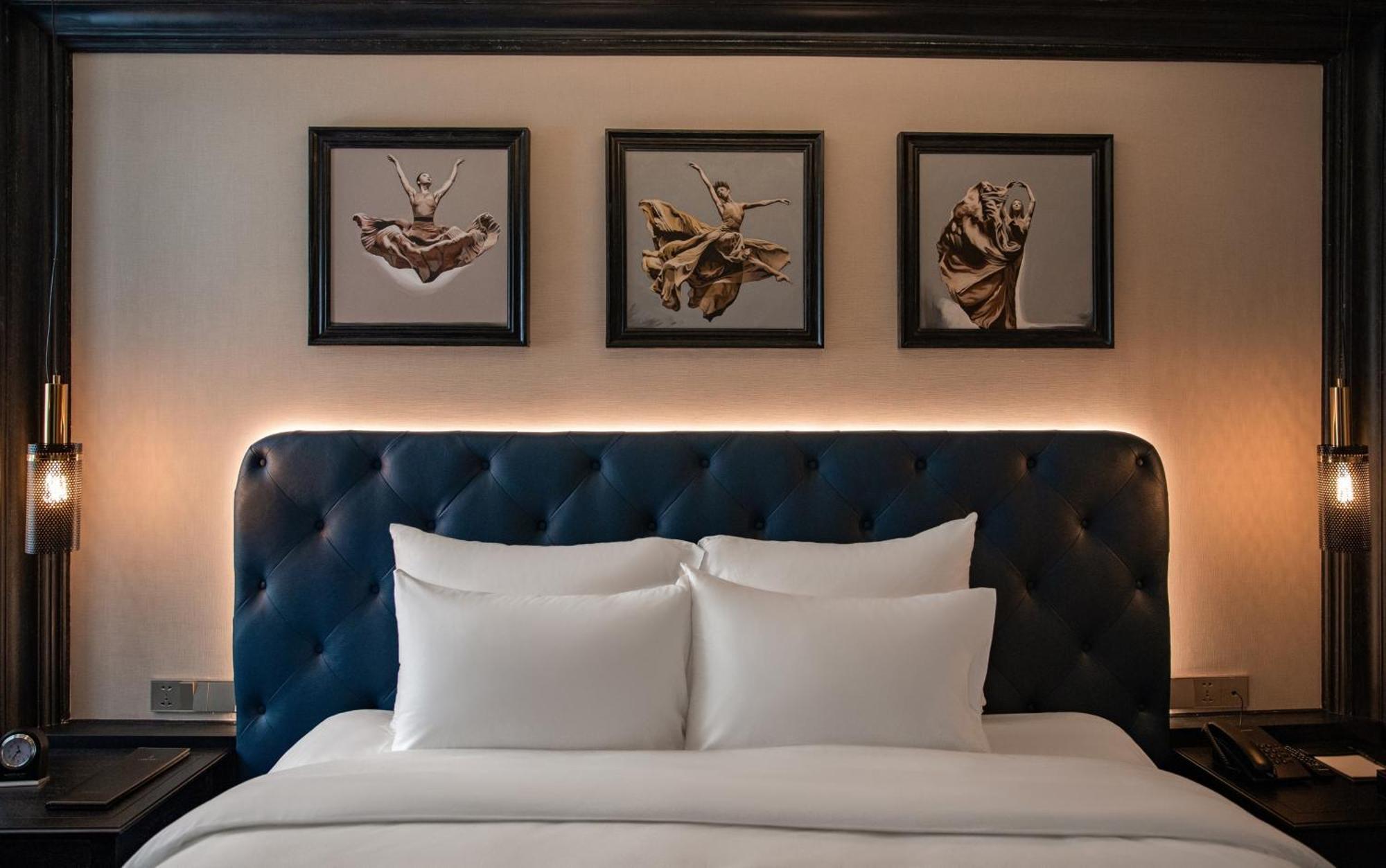 Deluxe Room Internal Window