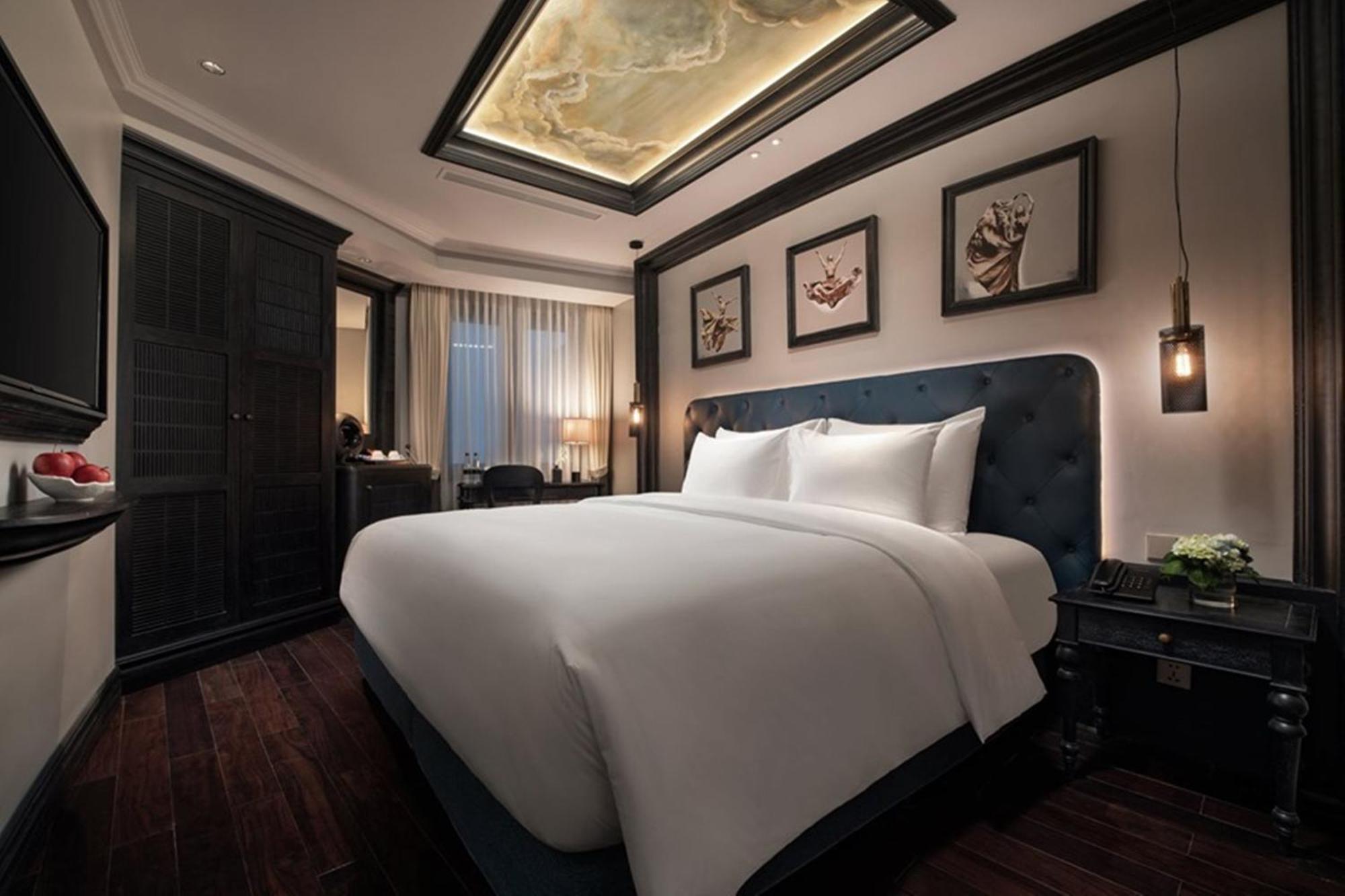 Deluxe Room Internal Window