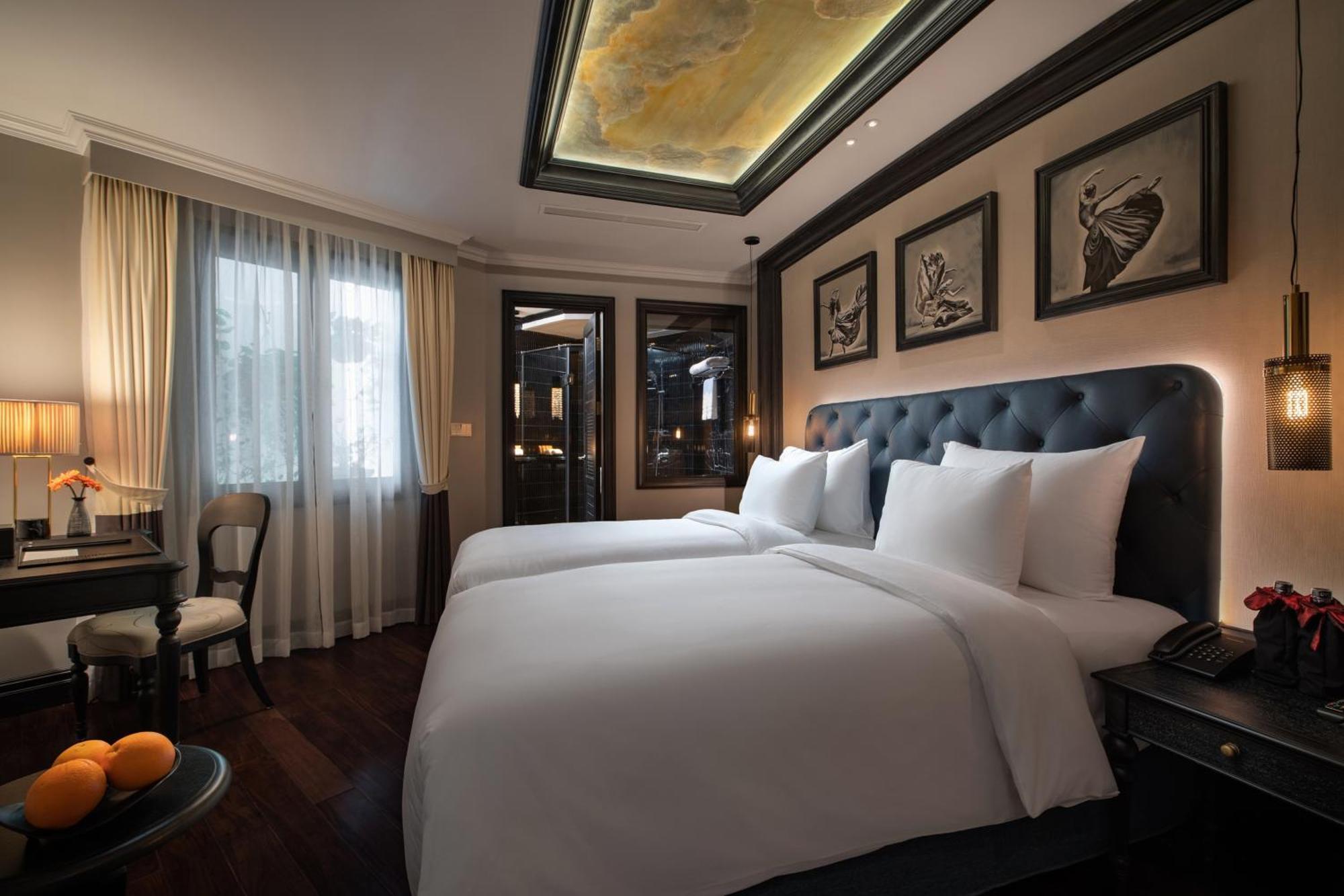 Deluxe Room Internal Window